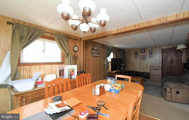 30 ROUNDWOOD LN, Levittown, PA 19055
