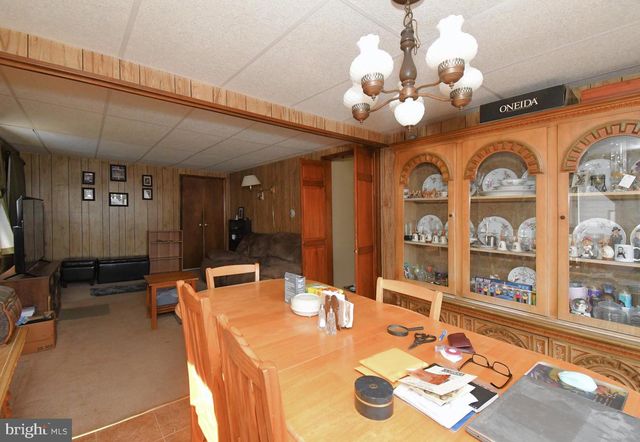 30 ROUNDWOOD LN, Levittown, PA 19055