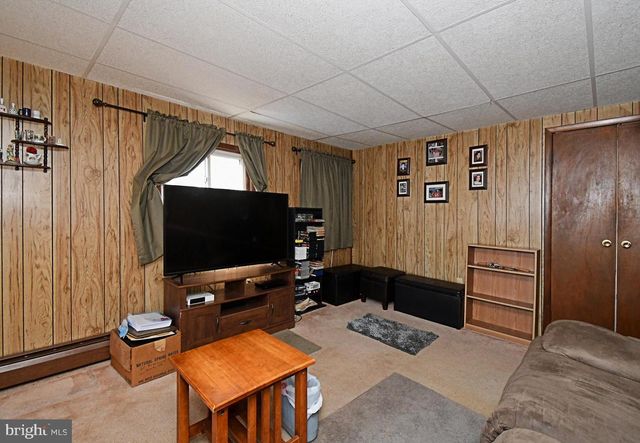 30 ROUNDWOOD LN, Levittown, PA 19055