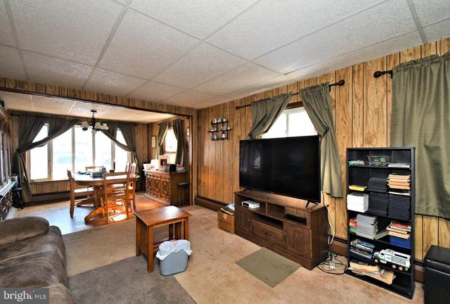 30 ROUNDWOOD LN, Levittown, PA 19055