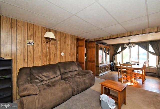 30 ROUNDWOOD LN, Levittown, PA 19055