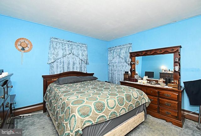 30 ROUNDWOOD LN, Levittown, PA 19055