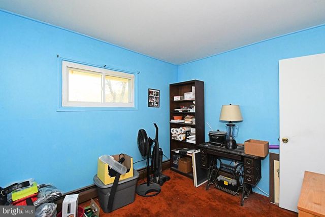 30 ROUNDWOOD LN, Levittown, PA 19055