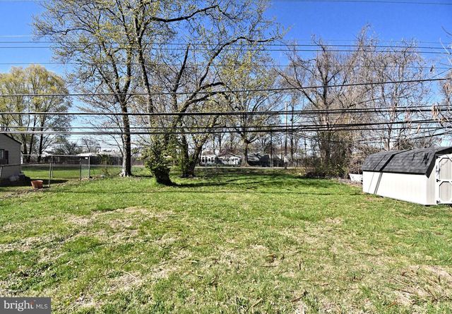 30 ROUNDWOOD LN, Levittown, PA 19055