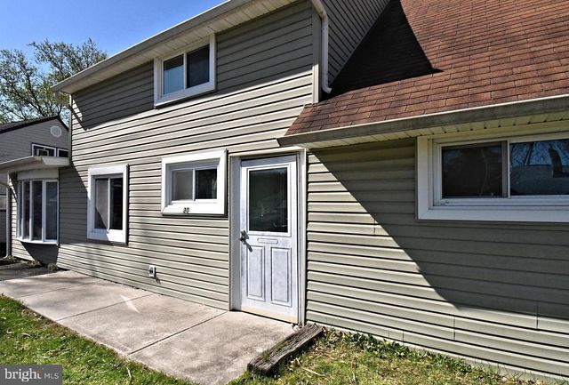 30 ROUNDWOOD LN, Levittown, PA 19055