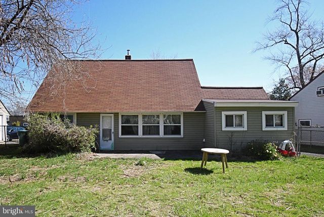30 ROUNDWOOD LN, Levittown, PA 19055