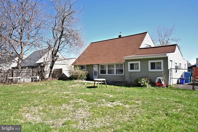 30 ROUNDWOOD LN, Levittown, PA 19055