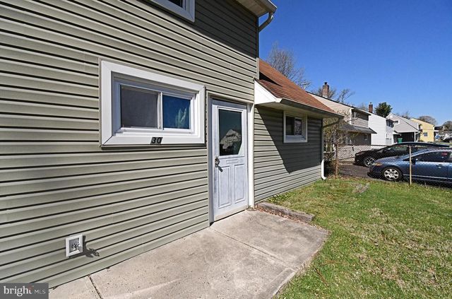 30 ROUNDWOOD LN, Levittown, PA 19055