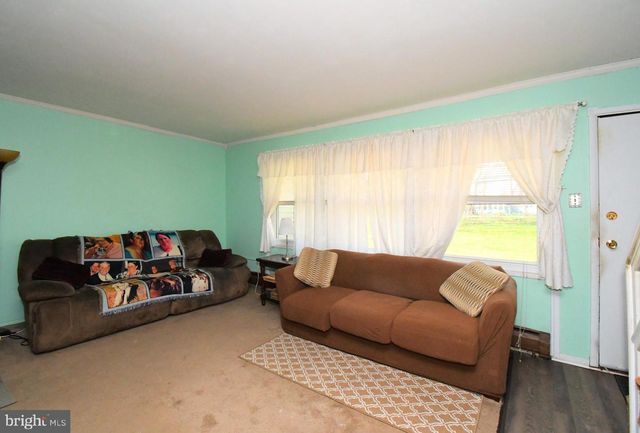 30 ROUNDWOOD LN, Levittown, PA 19055