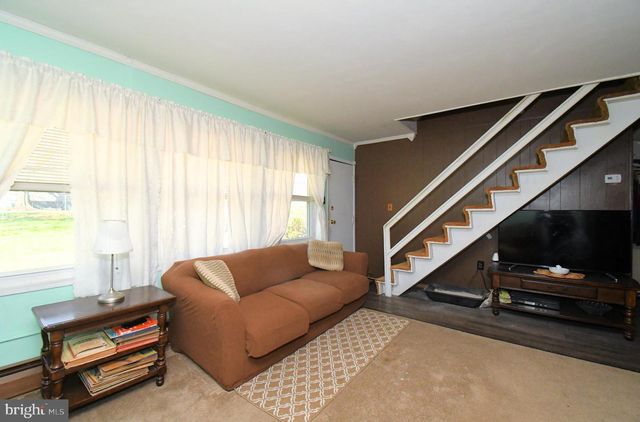 30 ROUNDWOOD LN, Levittown, PA 19055