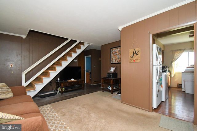 30 ROUNDWOOD LN, Levittown, PA 19055