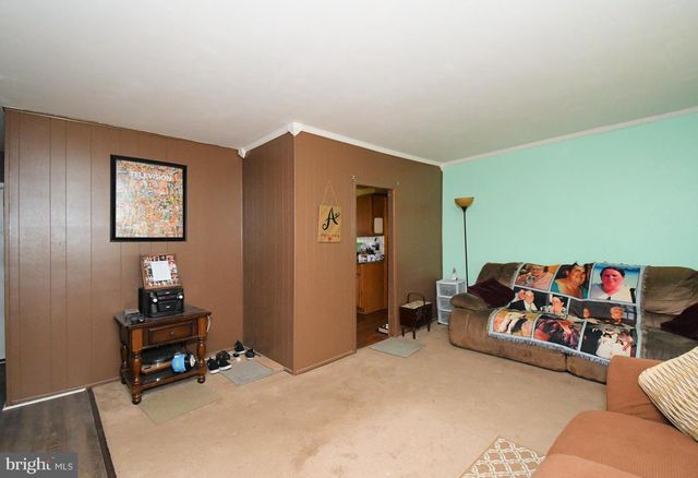 30 ROUNDWOOD LN, Levittown, PA 19055