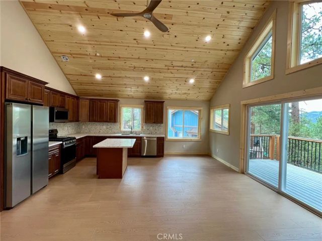 810 Villa Grove Avenue, Big Bear City, CA 92314