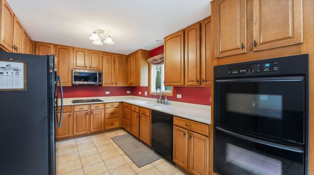 1140 BLACKBERRY CREEK Drive, Elburn, IL 60119