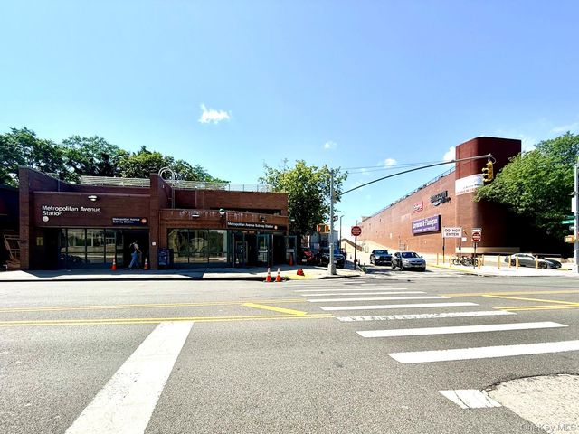 6542 Metropolitan Avenue, Middle Village, NY 11379
