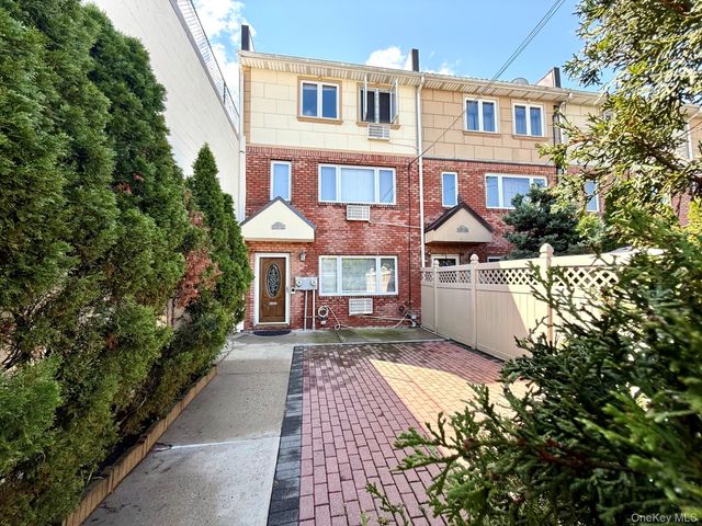 6542 Metropolitan Avenue, Middle Village, NY 11379