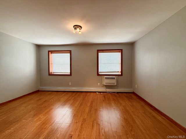 6542 Metropolitan Avenue, Middle Village, NY 11379