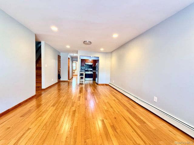 6542 Metropolitan Avenue, Middle Village, NY 11379