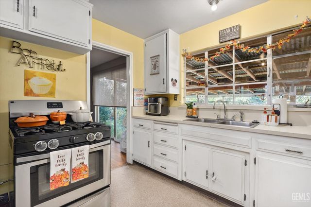 113 Loma Vista Avenue, Taft, CA 93268