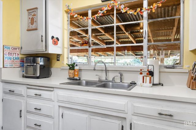 113 Loma Vista Avenue, Taft, CA 93268