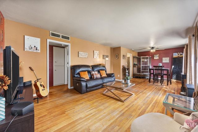 113 Loma Vista Avenue, Taft, CA 93268