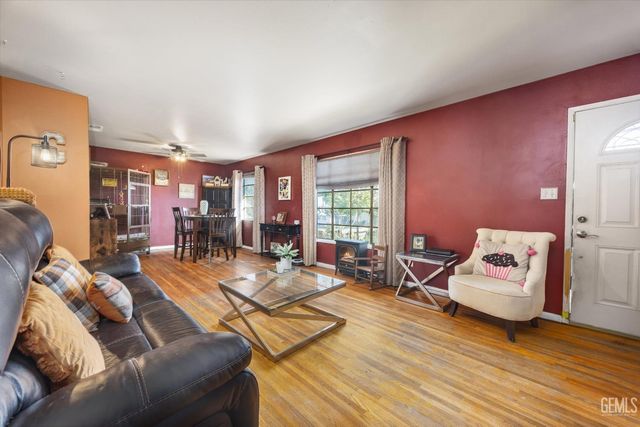 113 Loma Vista Avenue, Taft, CA 93268