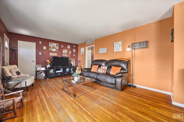 113 Loma Vista Avenue, Taft, CA 93268