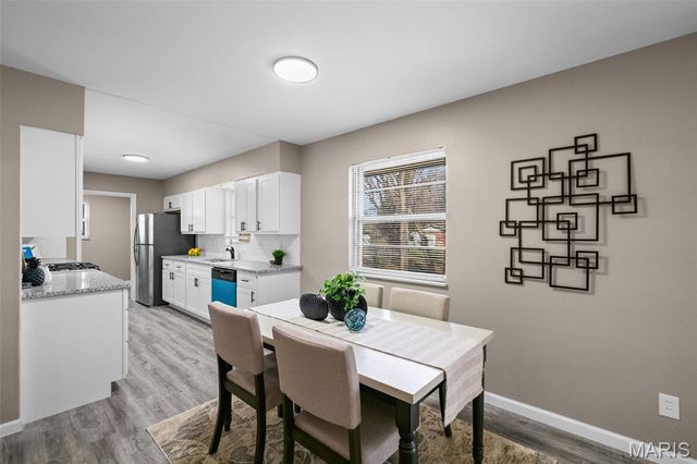 27 Nob Hill Drive, Hazelwood, MO 63138