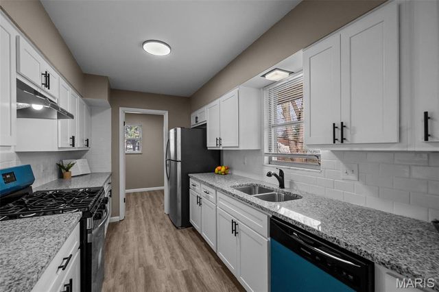 27 Nob Hill Drive, Hazelwood, MO 63138