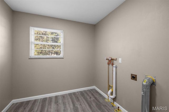 27 Nob Hill Drive, Hazelwood, MO 63138