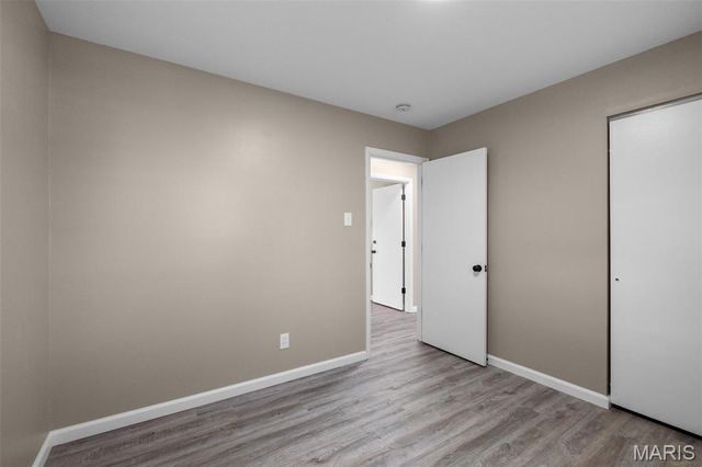 27 Nob Hill Drive, Hazelwood, MO 63138