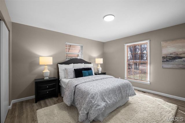 27 Nob Hill Drive, Hazelwood, MO 63138