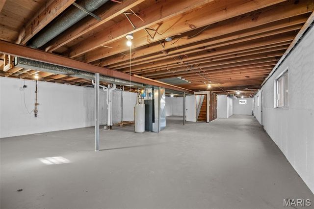 27 Nob Hill Drive, Hazelwood, MO 63138