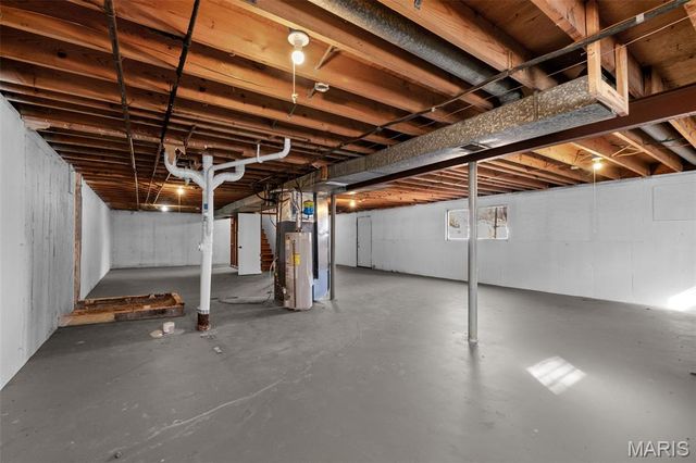 27 Nob Hill Drive, Hazelwood, MO 63138