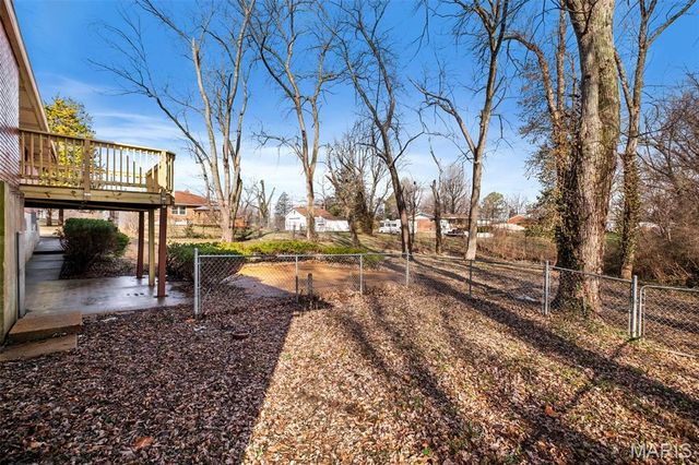 27 Nob Hill Drive, Hazelwood, MO 63138