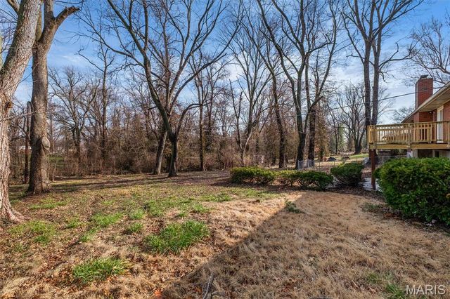 27 Nob Hill Drive, Hazelwood, MO 63138