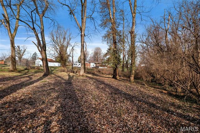 27 Nob Hill Drive, Hazelwood, MO 63138
