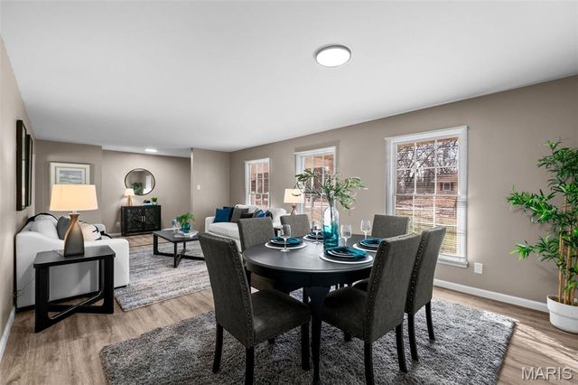 27 Nob Hill Drive, Hazelwood, MO 63138