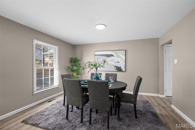 27 Nob Hill Drive, Hazelwood, MO 63138