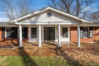27 Nob Hill Drive, Hazelwood, MO 63138