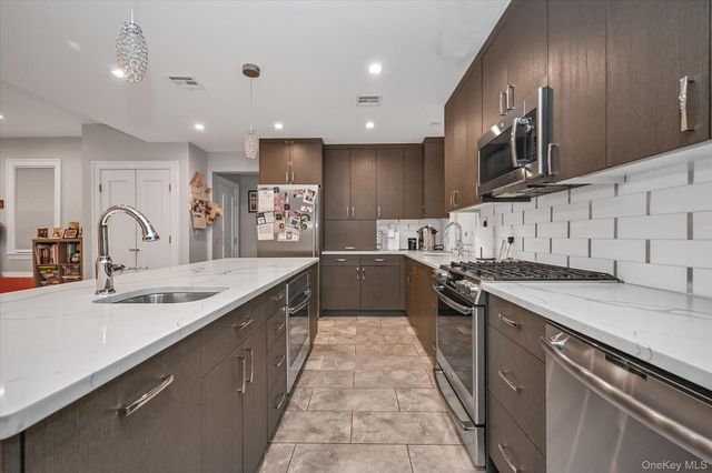 8405 112th Street, Richmond Hill, NY 11418