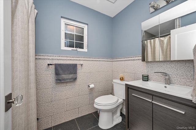 8405 112th Street, Richmond Hill, NY 11418