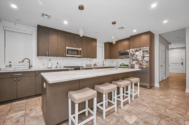 8405 112th Street, Richmond Hill, NY 11418