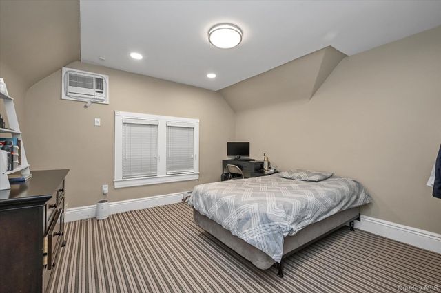 8405 112th Street, Richmond Hill, NY 11418