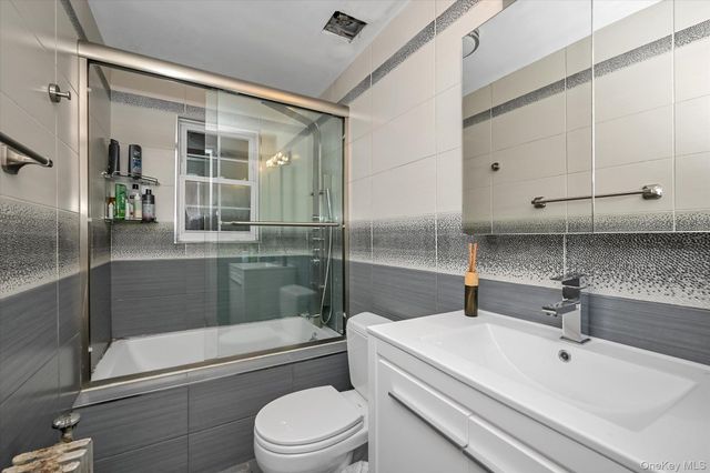 8405 112th Street, Richmond Hill, NY 11418