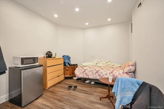 8405 112th Street, Richmond Hill, NY 11418