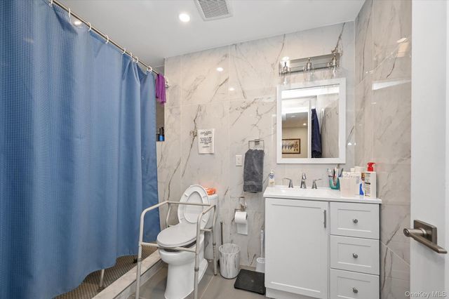 8405 112th Street, Richmond Hill, NY 11418