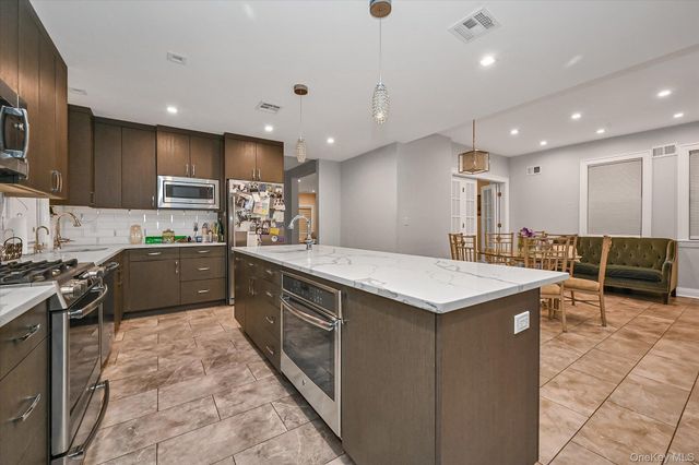 8405 112th Street, Richmond Hill, NY 11418