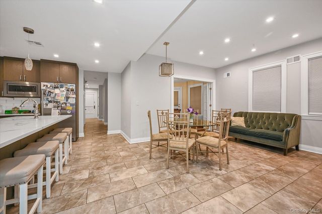 8405 112th Street, Richmond Hill, NY 11418