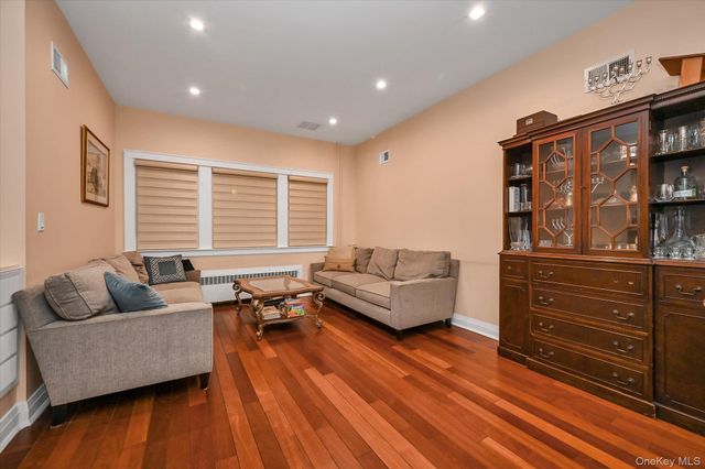 8405 112th Street, Richmond Hill, NY 11418